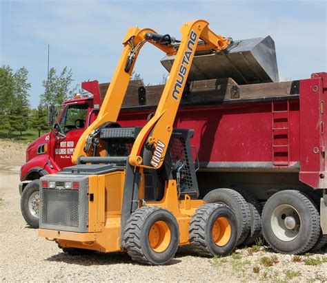 can a skid steer pick up 4000 ilbs|large skid steer loader.